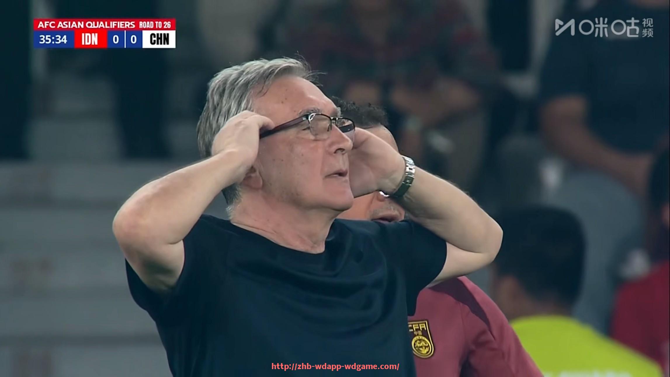 问鼎娱乐官网-高强度赛事中的体能分配与管理策略探索：从足球竞技到CBA模式的跨界借鉴