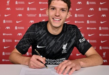 问鼎娱乐官网-世俱杯球员参赛年龄排行及其职业生涯延续性